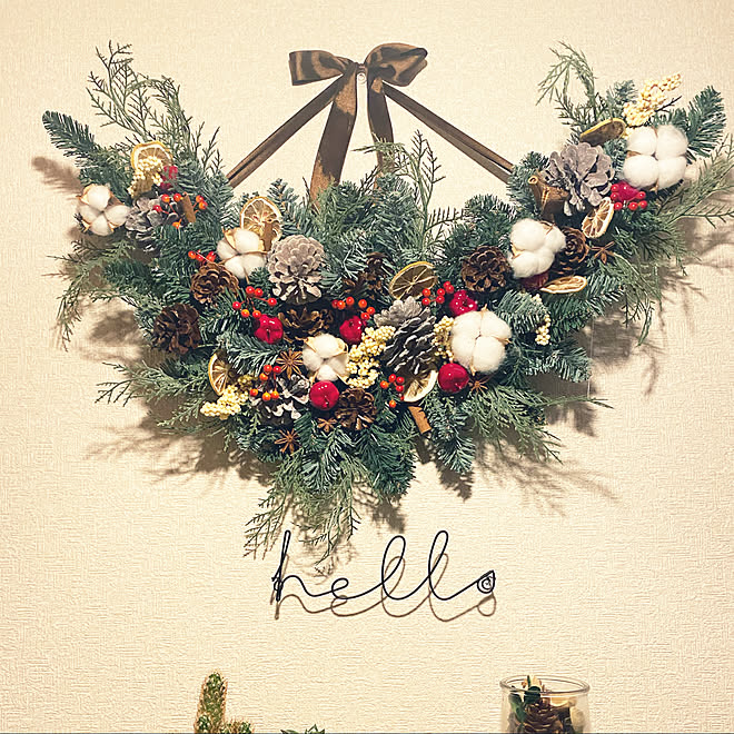 クリスマス クリスマススワッグ ハーフムーンスワッグ クリスマススワッグ手作り ダイソー などのインテリア実例 11 11 16 36 Roomclip ルームクリップ