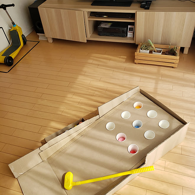 リビング ゴルフ 段ボール工作 ダイソー こどものいる暮らし などのインテリア実例 03 09 12 47 37 Roomclip ルームクリップ