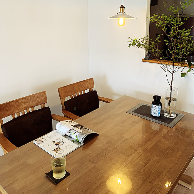 観葉植物 ドウダンツツジの枝 ダイニングテーブル ニトリ 照明のインテリア実例 09 14 09 46 42 Roomclip ルームクリップ