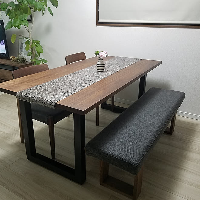 机 テーブルランナー ウォールナット マスターウォール 植物のある暮らし などのインテリア実例 02 09 50 21 Roomclip ルームクリップ