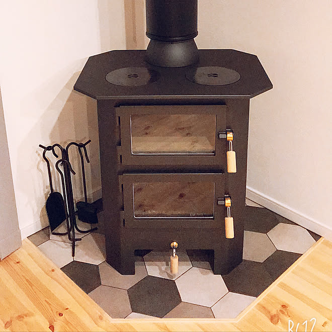 リビング/DIYタイル貼り/DIY/薪ストーブのある部屋/薪ストーブのある暮らし&hellip;などのインテリア実例 20180422 11