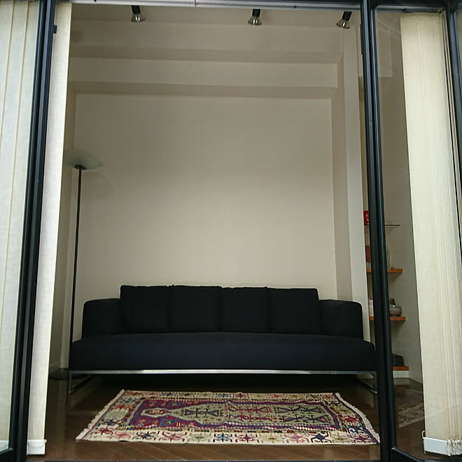 部屋全体 ソファ アントニオ チッテリオ アンティークキリム 何もない状態 などのインテリア実例 18 06 24 11 37 46 Roomclip ルームクリップ