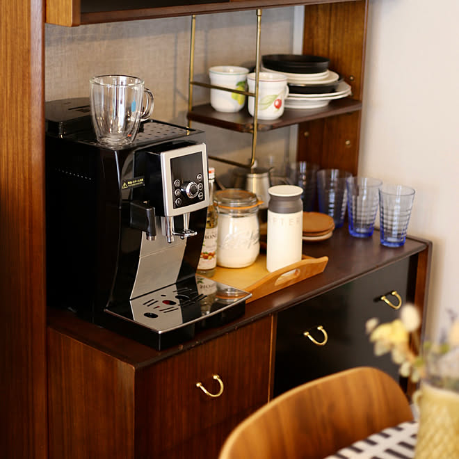 カフェコーナー コーヒーメーカー置き場 食器棚 北欧 デロンギ などのインテリア実例 21 03 26 12 04 05 Roomclip ルームクリップ