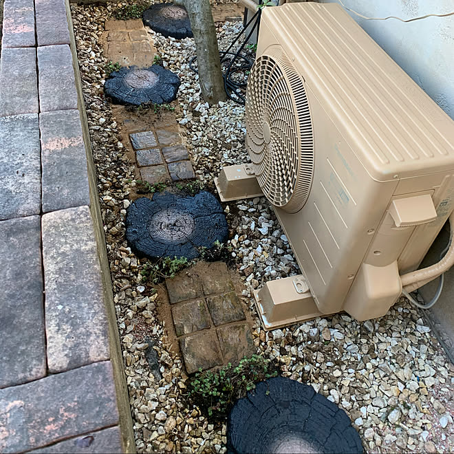 庭 切り株風コンクリート 切り株風ステップ 移植 ガーデニング などのインテリア実例 01 31 15 26 48 Roomclip ルームクリップ