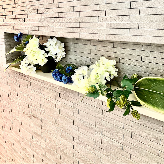 紫陽花フェイク セリア エコカラット 飾り付け ニッチディスプレイ などのインテリア実例 06 13 21 28 08 Roomclip ルームクリップ