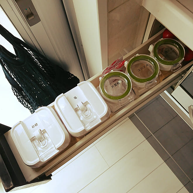 キッチン コンロ横 引き出し 砂糖と塩 コンソメ などのインテリア実例 17 10 27 14 52 30 Roomclip ルームクリップ