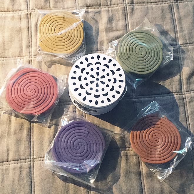 ベッド周り ミスターマックス フマキラーアロマ線香 蚊取り線香入れ 3coins などのインテリア実例 17 07 18 18 47 17 Roomclip ルームクリップ