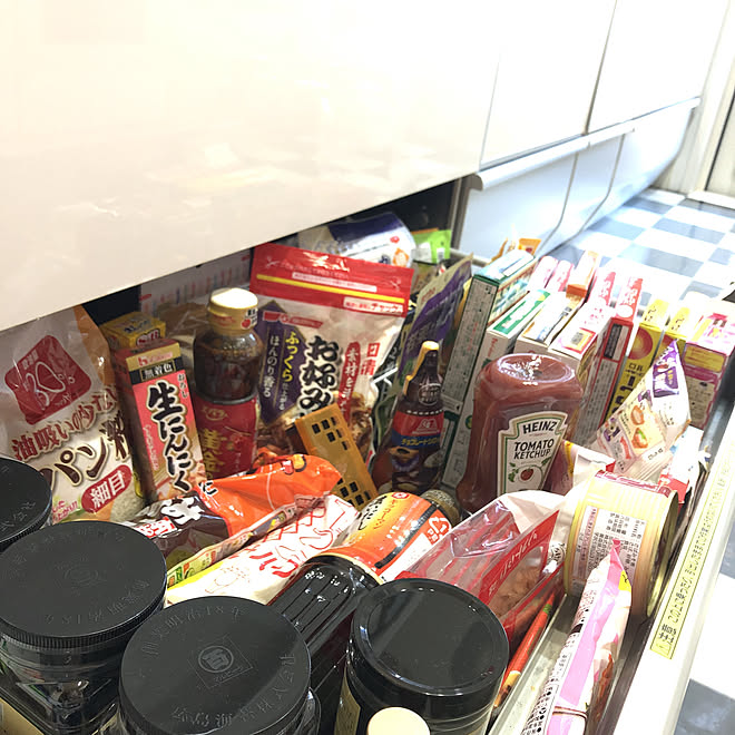 見苦しくてごめんなさい 流しの下 キッチン下収納 脱臭炭 におい対策 などのインテリア実例 10 25 16 35 44 Roomclip ルームクリップ