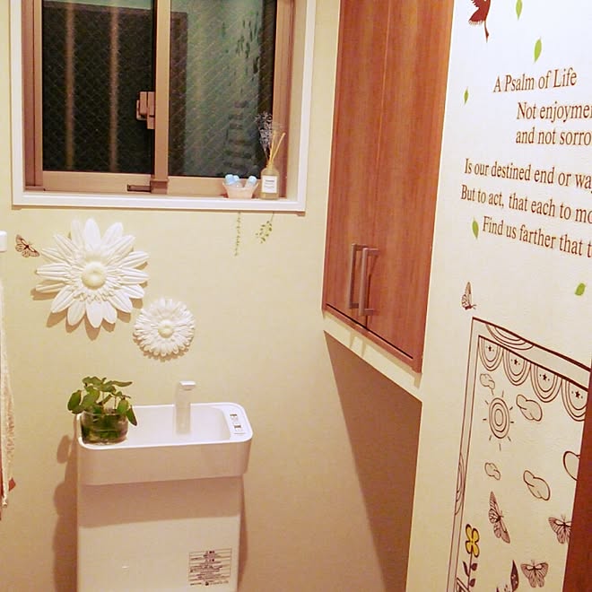 バス トイレ 花 蝶々の飾り ウォールステッカーのインテリア実例 15 05 14 22 33 18 Roomclip ルームクリップ