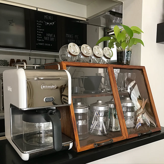 棚/スタバカップ活用/ショーケース DIY/デロンギコーヒーメーカー/セリア&hellip;などのインテリア実例 20180518 2336