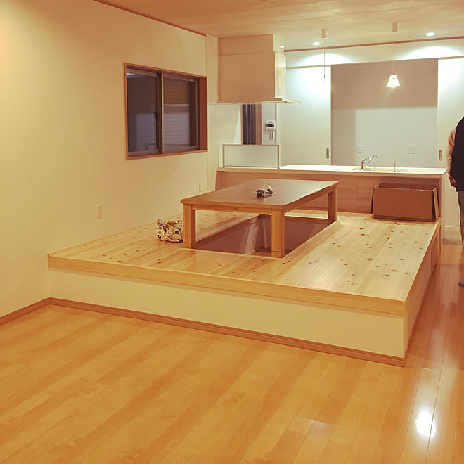 リビング 無垢フローリング 無垢材の床 無垢材 掘りごたつ などのインテリア実例 17 12 16 21 53 21 Roomclip ルームクリップ