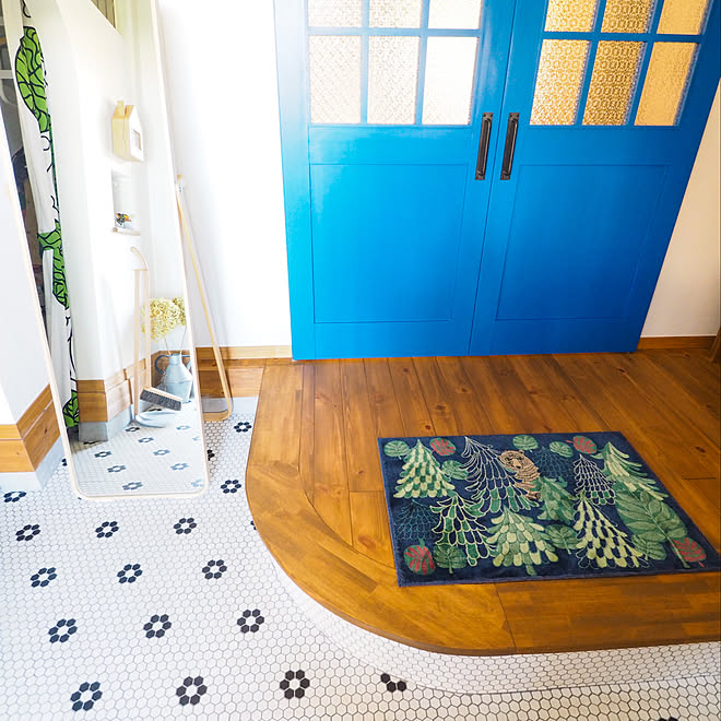 Ikea ミラー 花柄タイル フローラガラス 玄関 玄関マット などのインテリア実例 02 02 11 16 57 Roomclip ルームクリップ