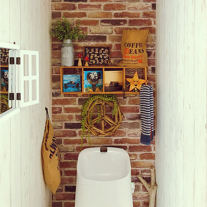 古材風クロス 古材風壁紙 レンガ風壁紙 レンガ壁紙 トイレットペーパーのストック などのインテリア実例 10 16 11 14 14 Roomclip ルームクリップ