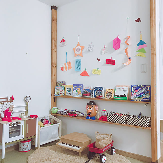 リビング おもちゃ収納 ディアウォール棚 ディアウォール 北欧ナチュラル などのインテリア実例 18 12 24 15 42 31 Roomclip ルームクリップ