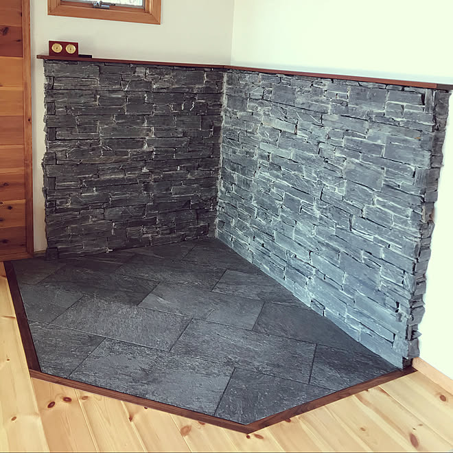 炉壁 炉台diy 薪ストーブスタート 薪ストーブのある暮らし ちいさなお家 などのインテリア実例 11 11 08 58 46 Roomclip ルームクリップ