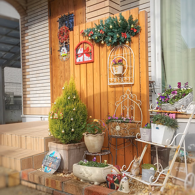 玄関 入り口 カインズ レンガの壁 ガーデニングdiy リクシルの玄関ドア などのインテリア実例 17 12 30 02 Roomclip ルームクリップ