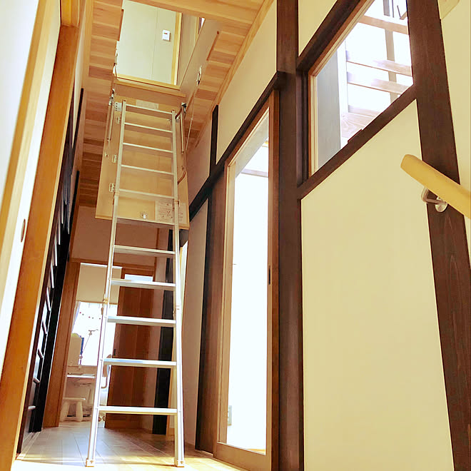 収納梯子 和モダン 木の家 無垢材の床 廊下 などのインテリア実例 18 11 07 12 54 43 Roomclip ルームクリップ
