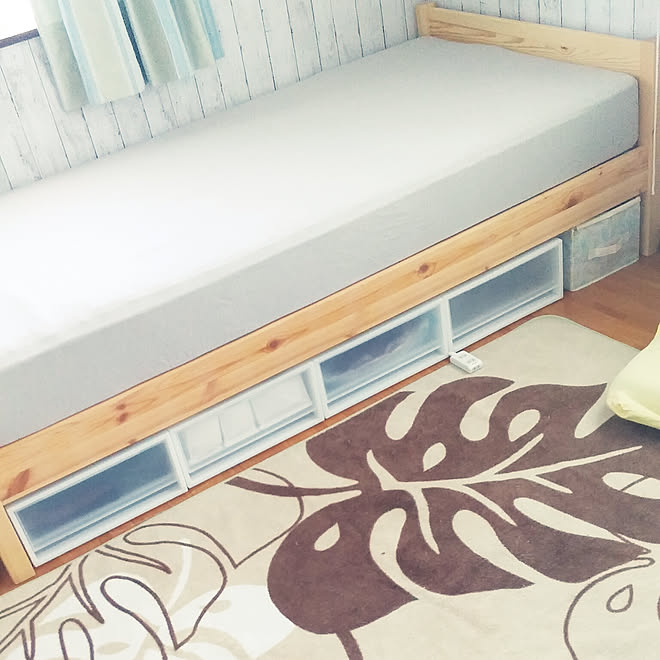 ベッド周り 3coins 収納ケース 無印衣装ケース ベッド下 などのインテリア実例 18 11 03 14 17 38 Roomclip ルームクリップ
