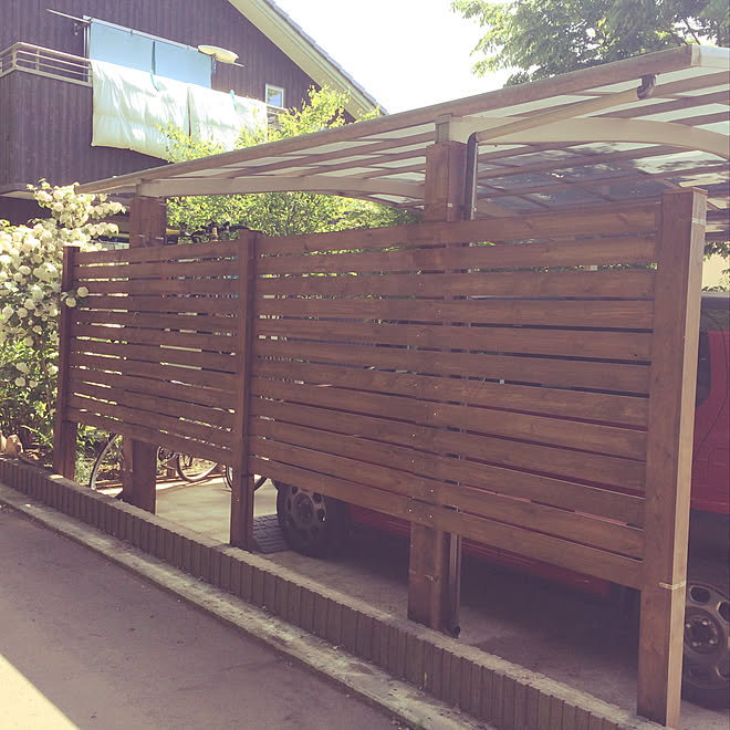 カーポート2台分 カーポートを利用ウッドフェンスをdiy 庭 ガーデニング Diy などのインテリア実例 09 21 31 42 Roomclip ルームクリップ