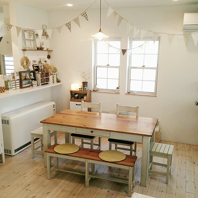 部屋全体 ダイニング 白 茶色 ダイニングテーブル チェア ガーランド手作り などのインテリア実例 17 01 10 08 59 47 Roomclip ルームクリップ