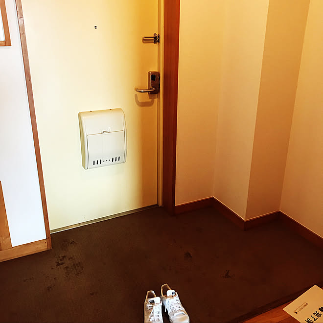 玄関 入り口 広い玄関 バリアフリー住宅 下駄箱がない 引っ越し前 などのインテリア実例 18 03 08 05 04 59 Roomclip ルームクリップ