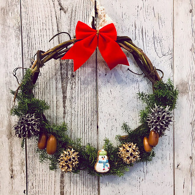 蔓のリース 木の実 モミジバフウの実 クリスマスリース クリスマス などのインテリア実例 12 12 17 59 Roomclip ルームクリップ