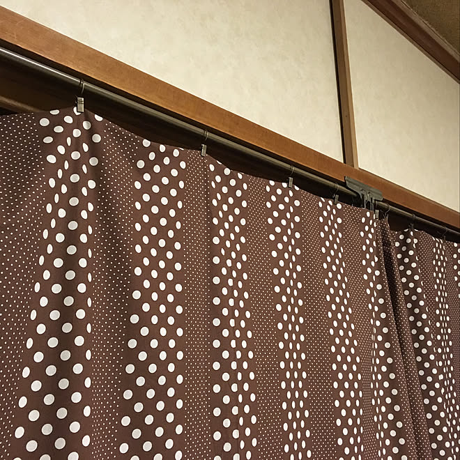 茶色 つっぱり棒カーテン 押入れ リビング 押入れカーテン などのインテリア実例 19 04 22 22 02 Roomclip ルームクリップ