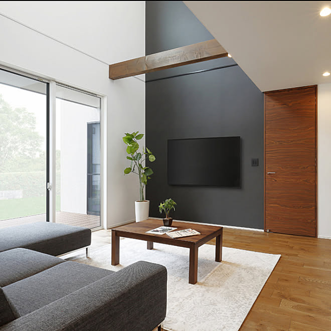 リビング アクセントウォール ダークグレー 吹き抜け 梁 などのインテリア実例 19 11 02 13 26 50 Roomclip ルームクリップ