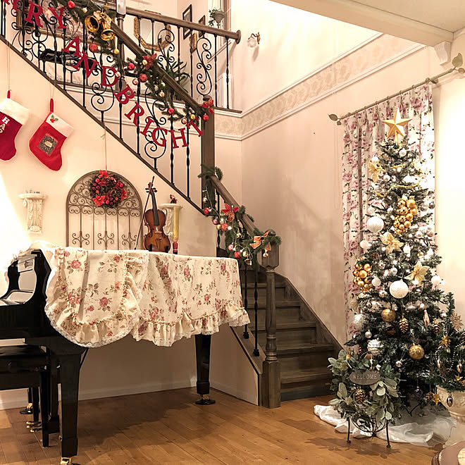 部屋全体 クリスマス 輸入住宅 海外インテリアに憧れる クリスマスツリーのインテリア実例 18 12 12 11 03 Roomclip ルームクリップ