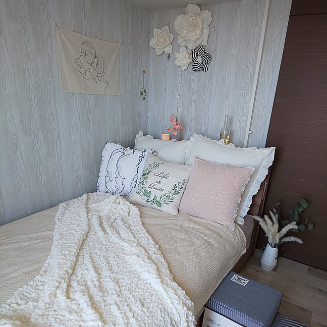 ベッド周り/寝具/ザラホームのブランケット/イケアのブランケット/塩系インテリアに憧れる&hellip;などのインテリア実例 20210529