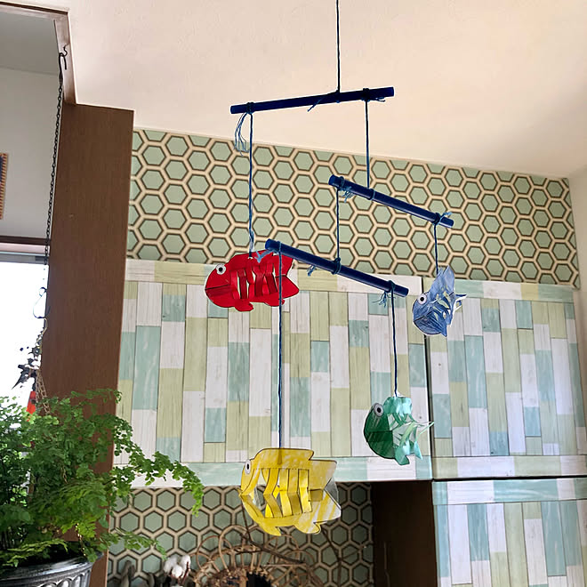 クッションフロア キャンドゥの板壁風シート 工作 お魚モビール お魚 などのインテリア実例 21 04 22 09 54 11 Roomclip ルームクリップ