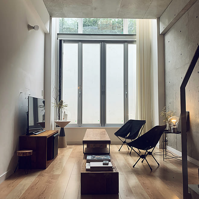 メゾネットマンション インダストリアル コンクリート 打ちっぱなし モノトーン などのインテリア実例 12 28 10 32 09 Roomclip ルームクリップ