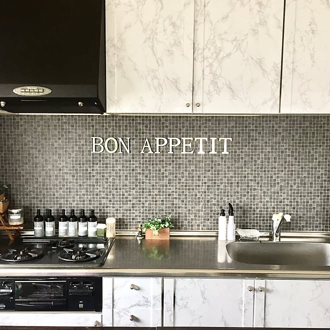 キッチン 3dウォールステッカー 大理石柄リメイクシート Mix Style 100均 などのインテリア実例 17 04 10 11 17 13 Roomclip ルームクリップ