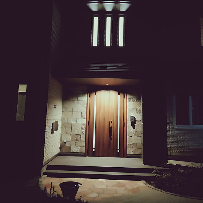 玄関 入り口 積水ハウス 親子ドア 玄関吹き抜け 3連fix窓 などのインテリア実例 21 10 02 51 01 Roomclip ルームクリップ