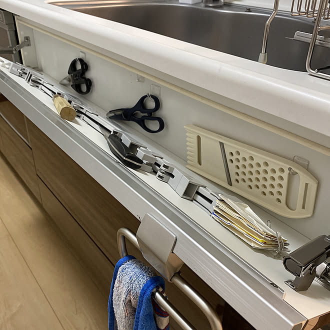 フック ピーラー おろし器 収納 キッチンばさみ などのインテリア実例 05 02 10 01 26 Roomclip ルームクリップ