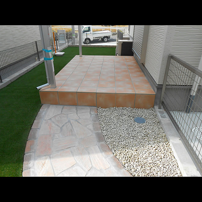 庭造 タイル タイルデッキ 石張り アプローチ などのインテリア実例 19 12 07 17 41 28 Roomclip ルームクリップ