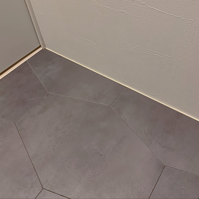 巾木なし 塗り壁風壁紙 グレー好き フロアタイル トイレの床 などのインテリア実例 06 29 22 53 Roomclip ルームクリップ 巾木なし 塗り壁風壁紙 グレー好き フロアタイル トイレの床 などのインテリア実例 06 29 22 53 Roomclip ルームクリップ