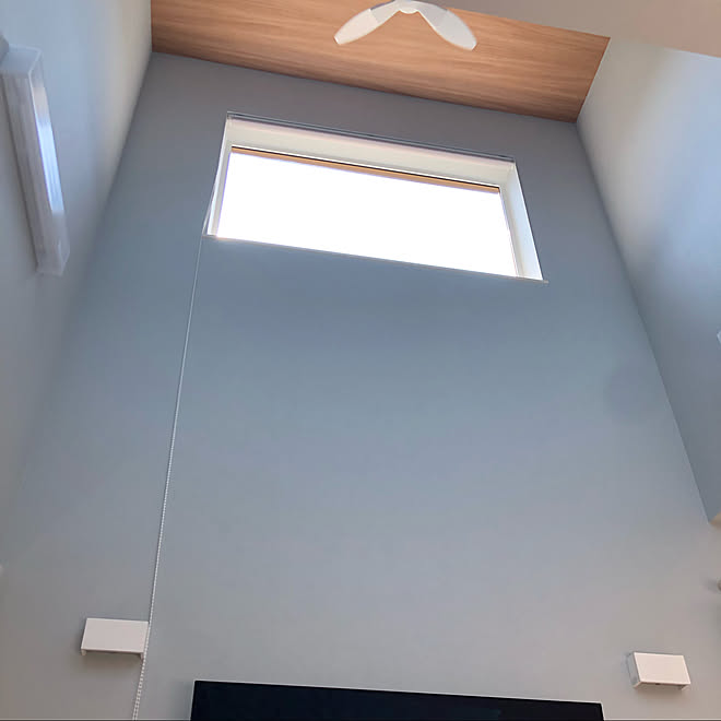 ブルーグレーの家 小さな吹き抜け ブルーグレーのクロス メインクロスはブルーグレー 壁 天井のインテリア実例 21 09 07 23 56 11 Roomclip ルームクリップ