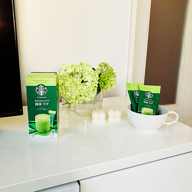 セリアの雑貨 テレビボード 紫陽花 イッタラフラワーベース プレミアムミックス などのインテリア実例 22 04 04 06 13 08 Roomclip ルームクリップ