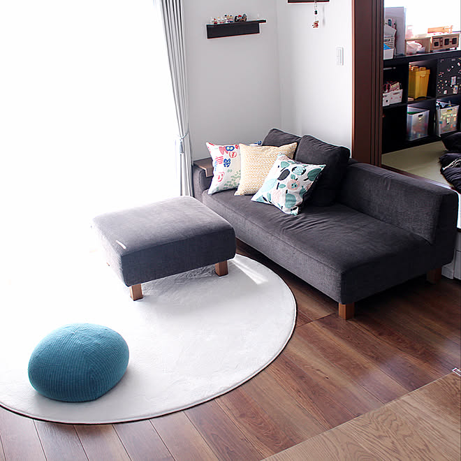Noyesソファ クッションカバー カウニステ プフ 円形ラグ などのインテリア実例 03 18 46 18 Roomclip ルームクリップ Noyesソファ クッションカバー カウニステ プフ 円形ラグ などのインテリア実例 03 18 46 18 Roomclip ルームクリップ