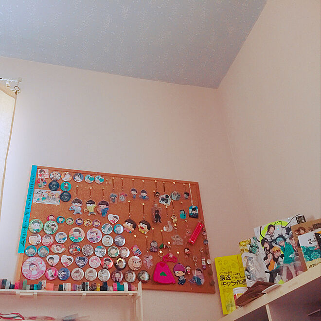 壁 天井 蓄光壁紙 おそ松さん好き 子供部屋 キッズスペースのインテリア実例 18 05 25 17 05 06 Roomclip ルームクリップ