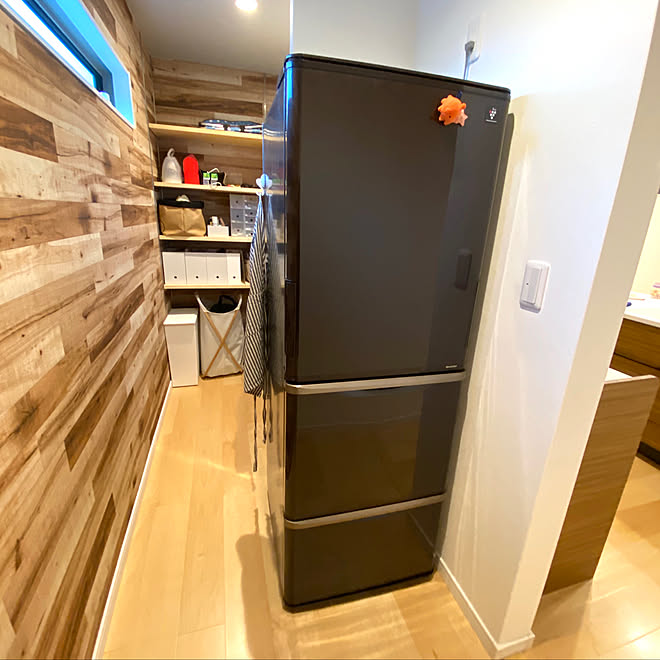 冷蔵庫収納 アクセントクロス 木目クロス パントリー 暮らしを変えたもの などのインテリア実例 01 27 10 48 35 Roomclip ルームクリップ