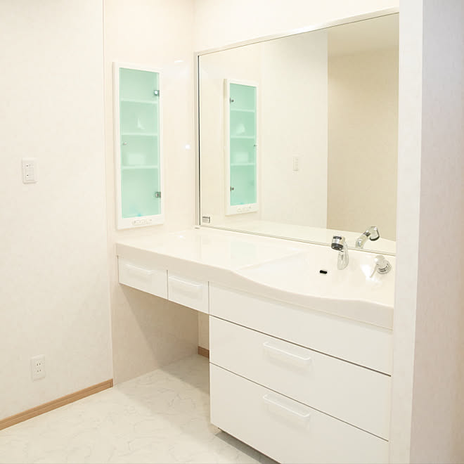 一面鏡 洗面化粧台 アイカ工業 パネル 洗面 袖壁 埋込収納 などのインテリア実例 05 25 07 18 30 Roomclip ルームクリップ