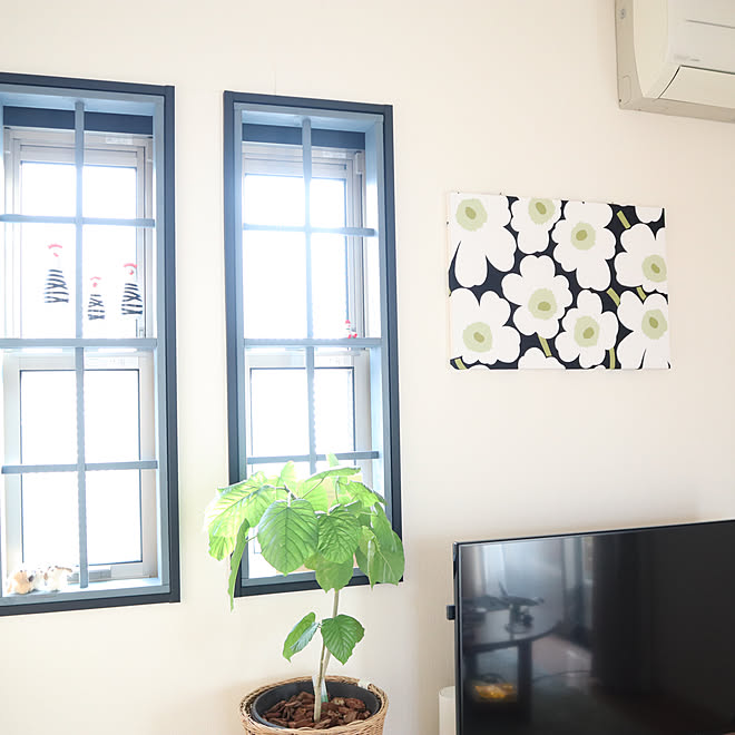 カフェ風 北欧 窓枠diy ファブリックパネル手作り ナチュラル などのインテリア実例 01 05 09 49 07 Roomclip ルームクリップ