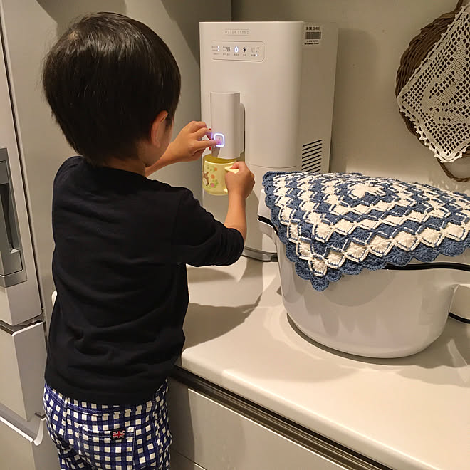 モニターお付き合いください こどものいる暮らし こどもと暮らす ウォーターサーバーのある暮らし ウォータースタンド などのインテリア実例 21 10 21 21 09 15 Roomclip ルームクリップ
