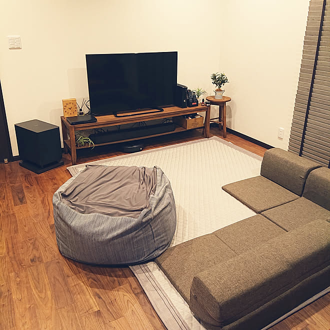 リビング まったりコーナー くつろぎ空間 いたってシンプル シアタースピーカー などのインテリア実例 07 26 22 13 49 Roomclip ルームクリップ