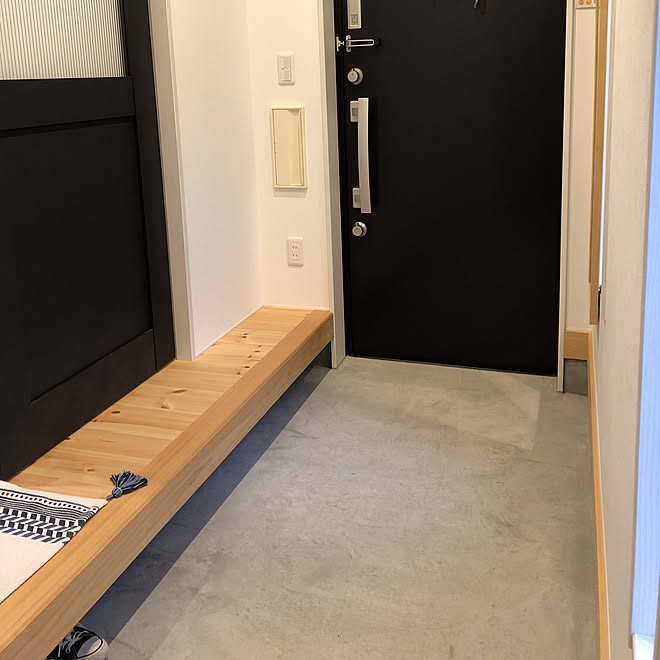玄関ホール モルタル 玄関 入り口 Lixil玄関ドア 靴収納のインテリア実例 19 04 11 16 13 07 Roomclip ルームクリップ