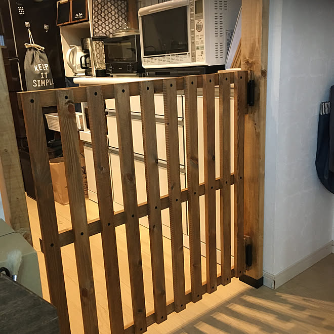 パタパタ扉 柵 わんこ柵diy キッチン柵 ラブリコ ２ ４ などのインテリア実例 06 29 17 31 23 Roomclip ルームクリップ