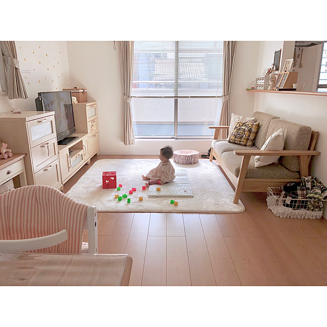 部屋全体 しまむらのラグ 赤ちゃんのいる暮らし こどもと暮らす ナチュラルインテリアのインテリア実例 18 11 24 07 48 25 Roomclip ルームクリップ