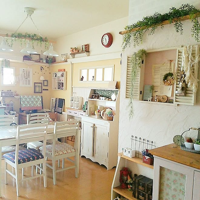 部屋全体/しっくい壁DIY/フェイクグリーン/飾れるなんちゃって窓DIY/黄色い壁&hellip;などのインテリア実例 20170720 11